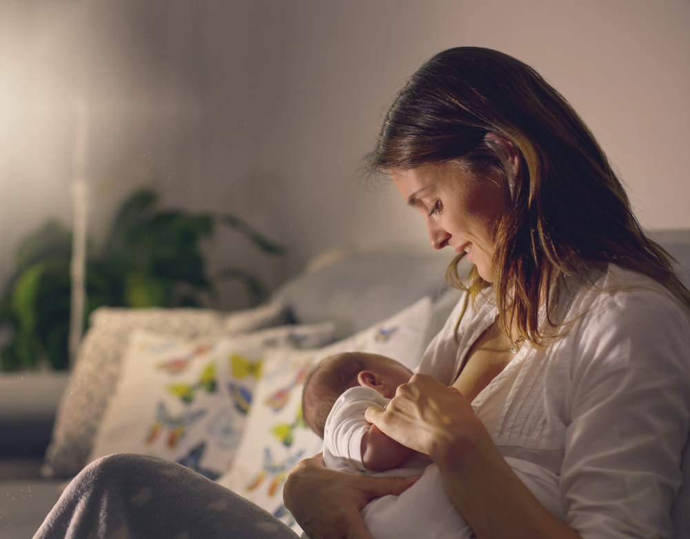 mom nursing baby